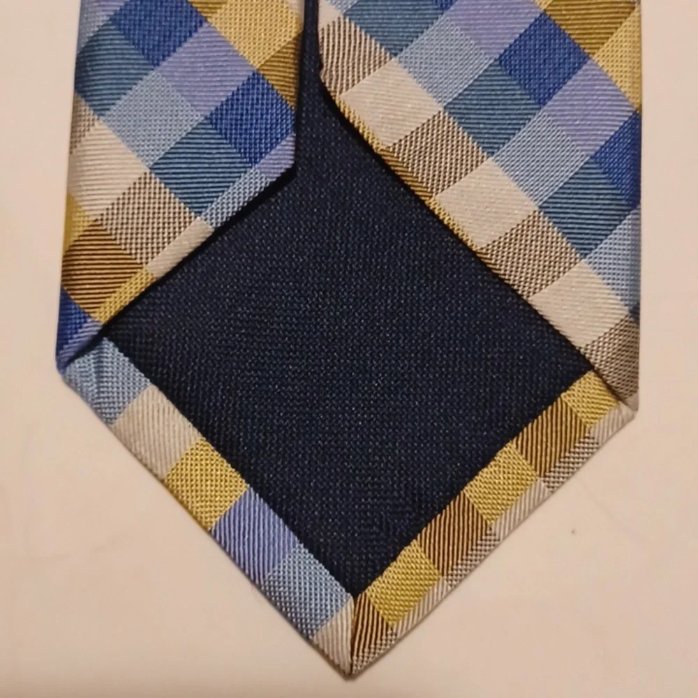Lord & Taylor The Men's Shop Silk Tie - Picture 4 of 11